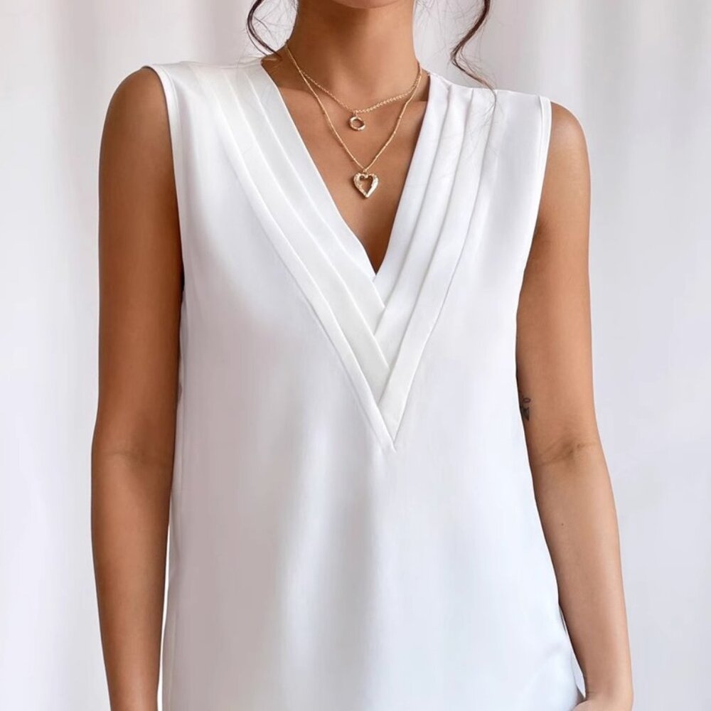 New multi-level V-neck solid color tank top